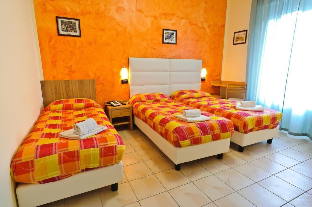 Hotel Vannucci Ріміні Екстер'єр фото