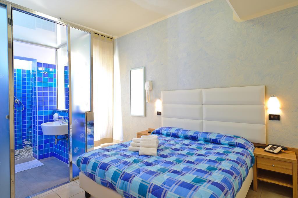 Hotel Vannucci Ріміні Екстер'єр фото