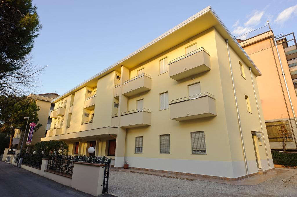 Hotel Vannucci Ріміні Екстер'єр фото