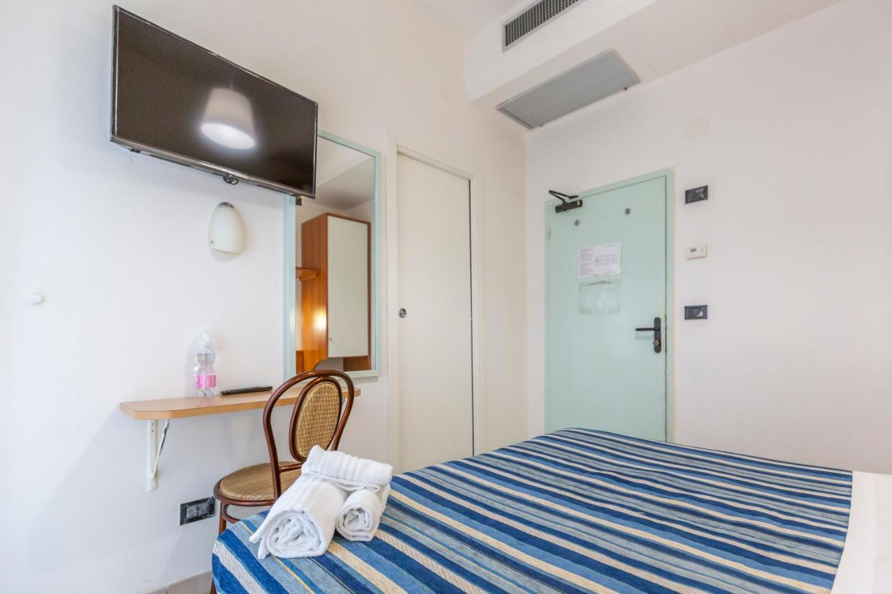 Hotel Vannucci Ріміні Екстер'єр фото