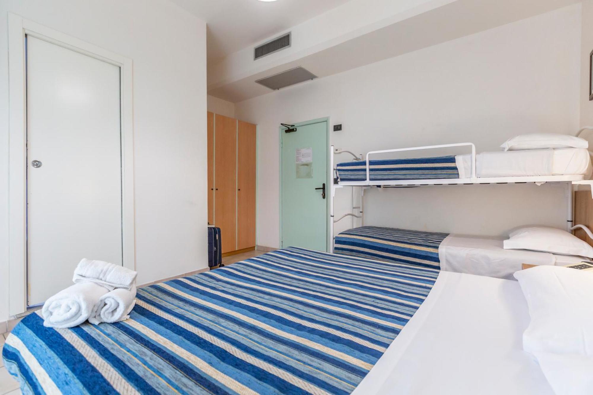 Hotel Vannucci Ріміні Екстер'єр фото