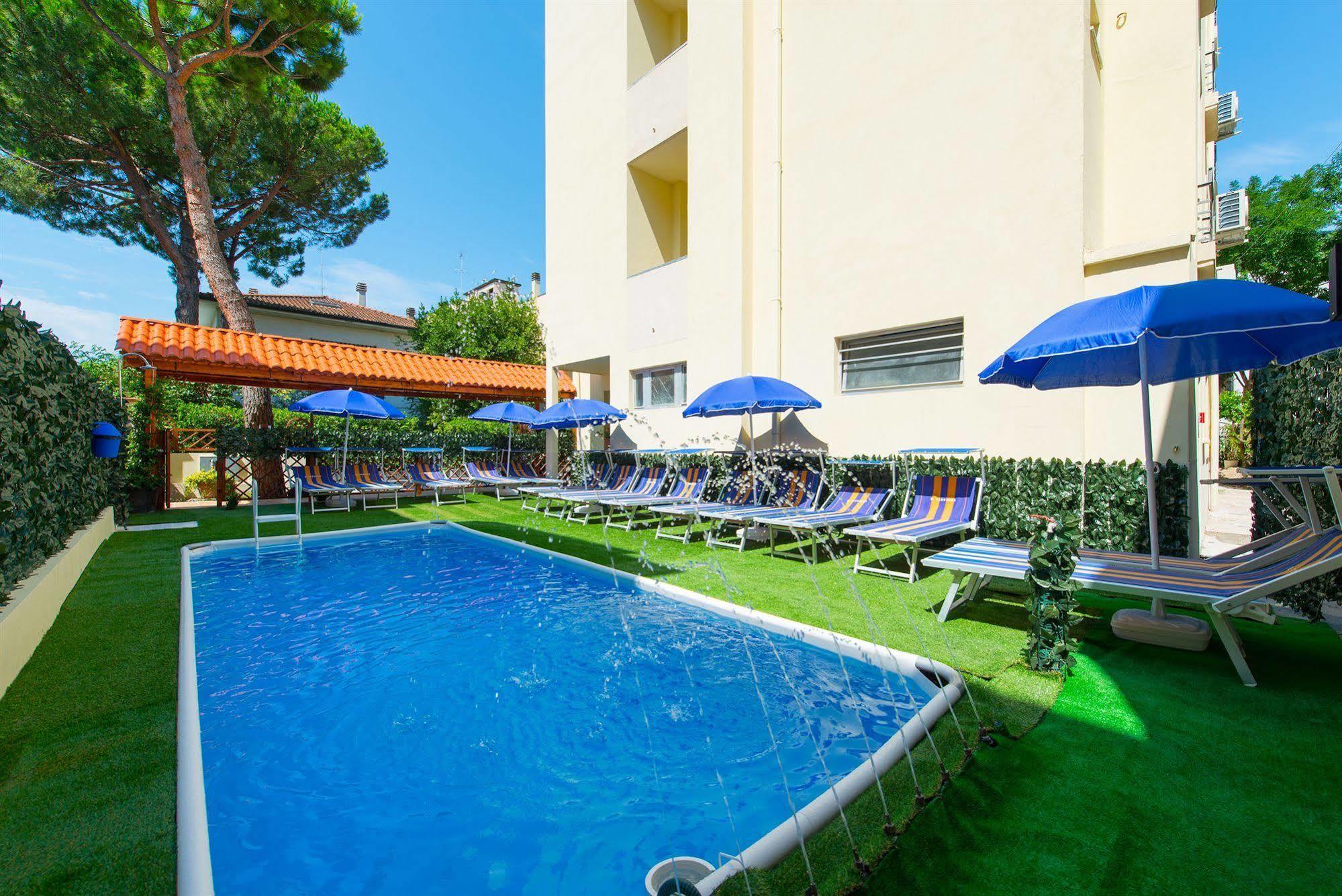 Hotel Vannucci Ріміні Екстер'єр фото